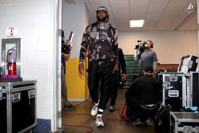 约基奇单节7中7怒砍19分，掘金单节轰下40分（约基奇单节7投全中砍下19分，掘金一节轰出40分）