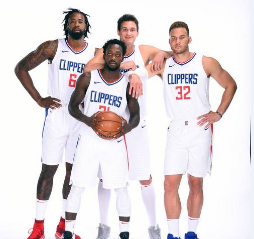 尤文官方：弗拉霍维奇已成功接受手术，将于明日开始康复计划（尤文官宣：弗拉霍维奇手术顺利，明日起开启康复计划）