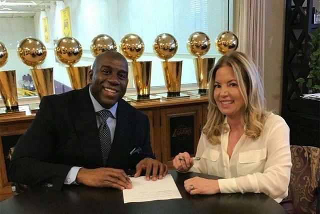 库蒂尼奥身价下降到350万欧，巅峰身价1.5亿，本赛季52场11球（库蒂尼奥由1.5亿巅峰跌至350万欧：本季52场收获11球）