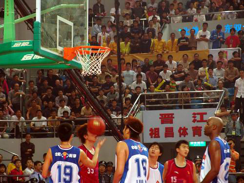 阿斯：巴萨和拜仁都有意桑托斯后卫索萨，后者被誉为新马塞洛（阿斯报：巴萨与拜仁竞逐桑托斯后卫索萨，被誉为新马塞洛）